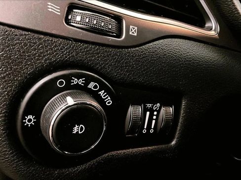 Used 2020 Jeep Cherokee Latitude Plus image 31