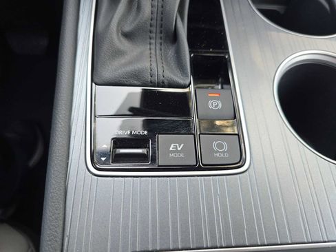Certified 2025 Toyota Sienna XLE FWD image 34