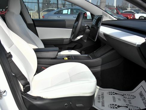 Used 2021 Tesla Model 3 Standard Range Plus image 42