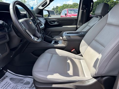 Used 2024 Chevrolet Suburban LT RWD image 10