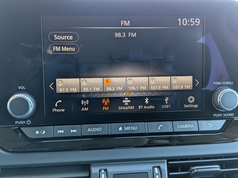 Used 2023 Nissan Pathfinder S image 17