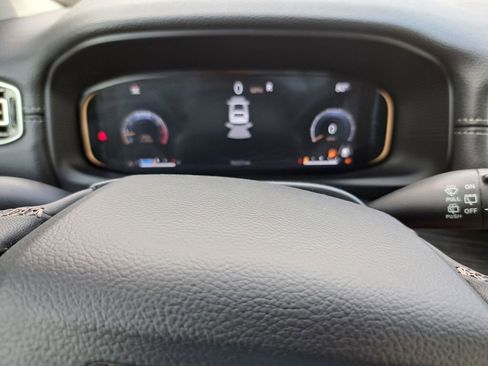 Used 2024 Jeep Wagoneer L Series II image 12