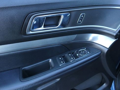 Used 2018 Ford Explorer XLT image 14