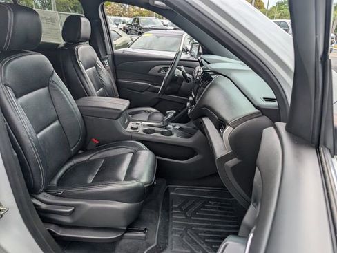 Used 2023 Chevrolet Traverse LT image 22