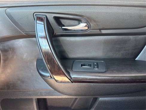 Used 2017 Chevrolet Traverse Premier FWD image 29