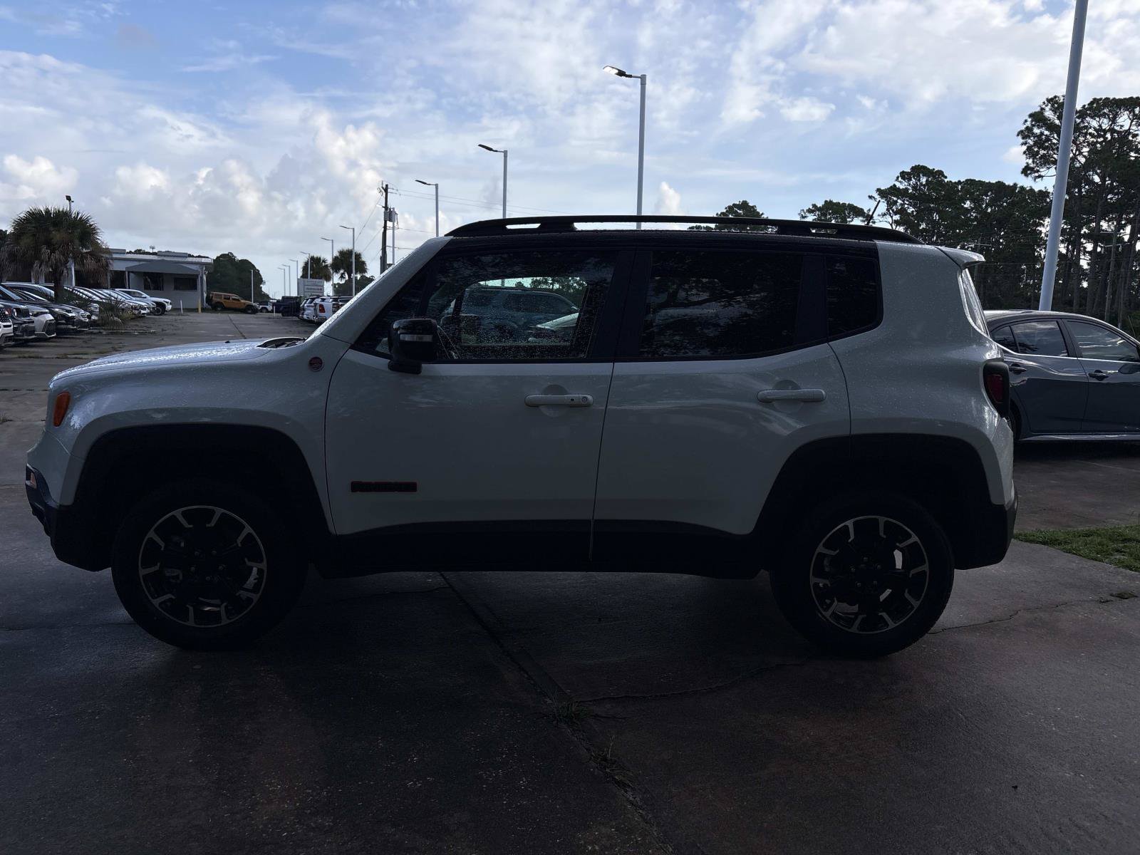 Certified 2023 Jeep Renegade Trailhawk AWD/4WD image 6