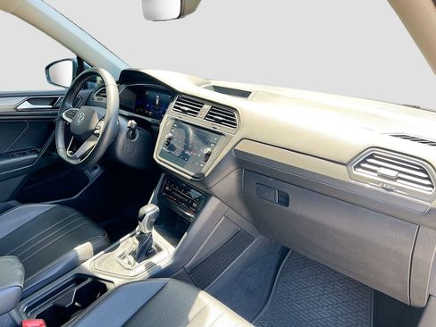 Used 2022 Volkswagen Tiguan SE FWD image 29
