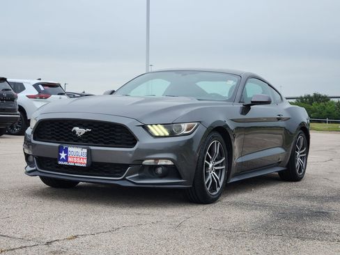 Used 2017 Ford Mustang Coupe RWD image 2