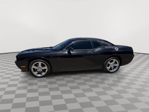 Used 2010 Dodge Challenger R/T RWD image 4