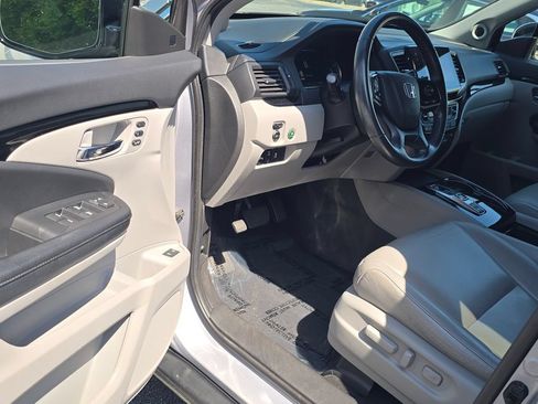 Used 2019 Honda Pilot Touring image 9