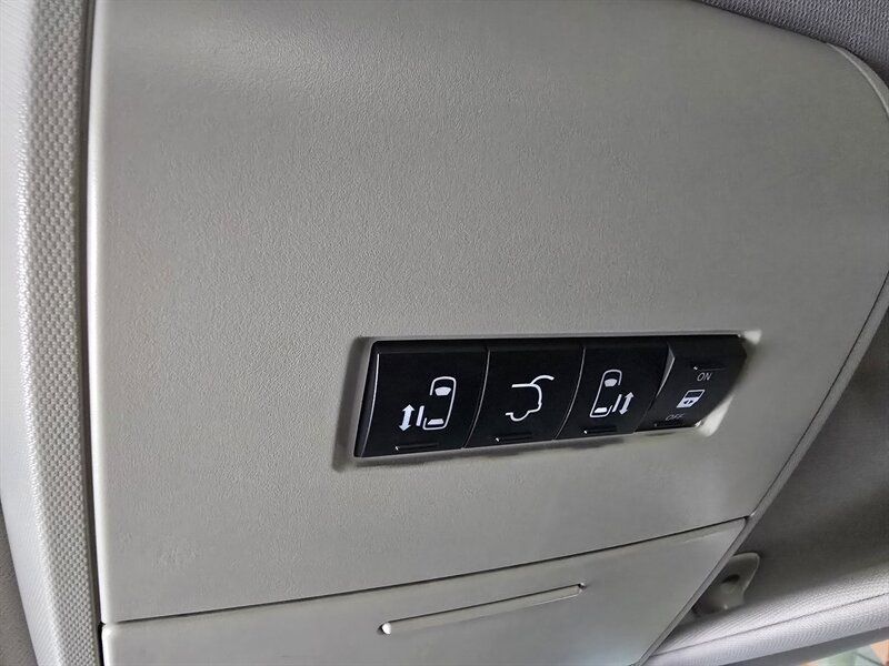 Used 2015 Chrysler Town & Country Touring w/ Driver Convenience Group FWD image 31