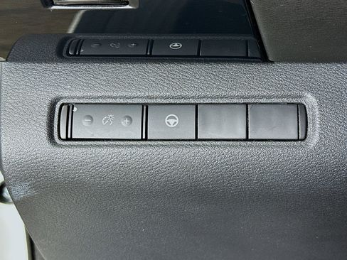 Used 2023 Nissan Pathfinder SV AWD/4WD image 17