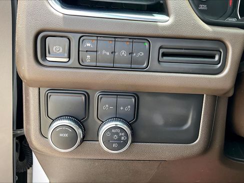 Used 2021 GMC Yukon XL SLT w/ SLT Premium Package RWD image 15
