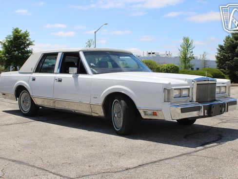 Used 1988 Lincoln Town Car Signature RWD image 20