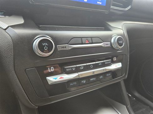 Used 2020 Ford Explorer XLT image 16