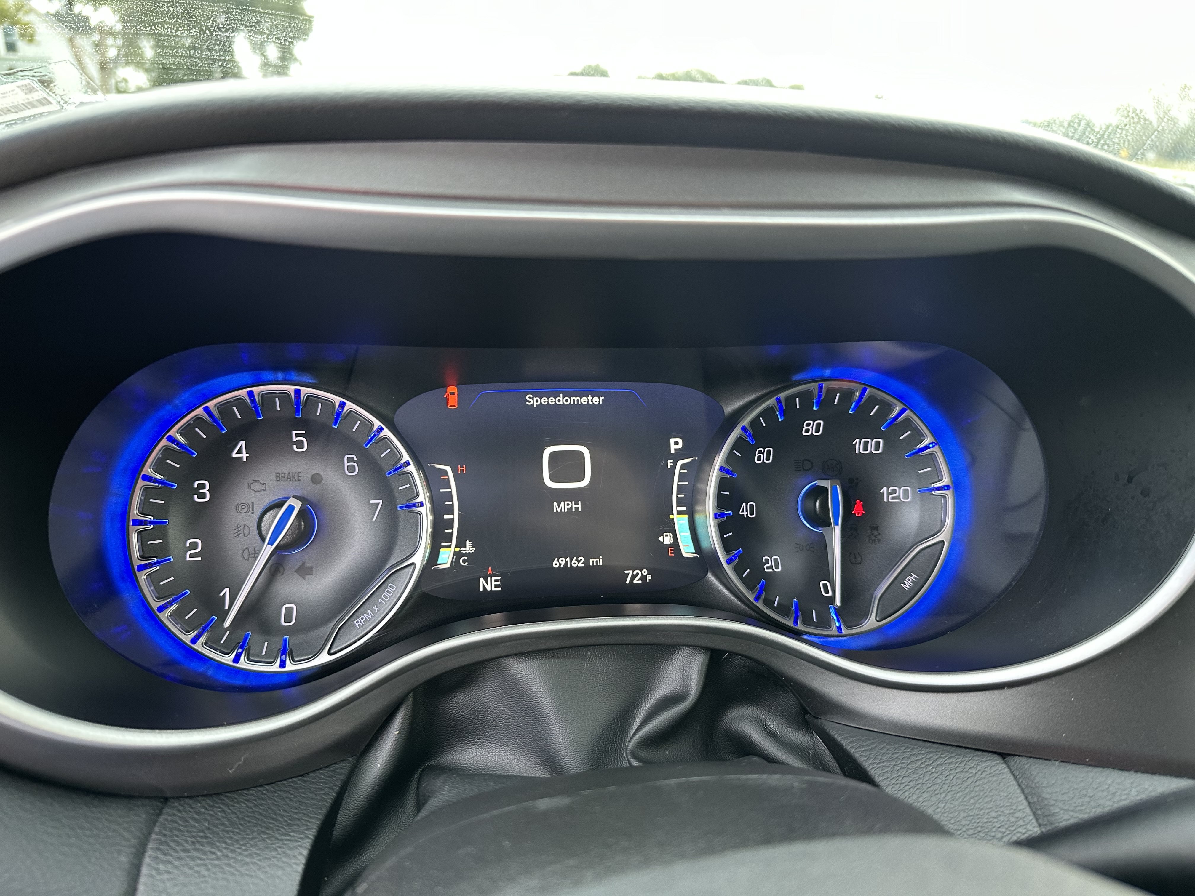 Used 2023 Chrysler Pacifica Touring-L FWD image 9