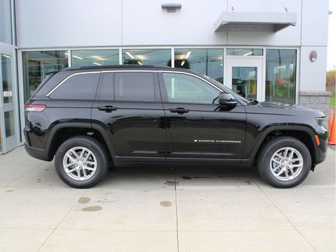 New 2025 Jeep Grand Cherokee Laredo X w/ Luxury Tech Group I image 4