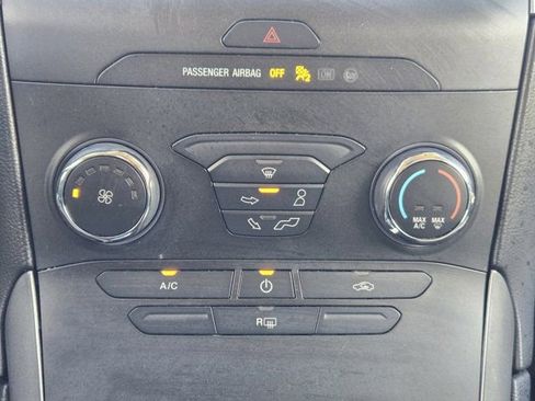 Used 2019 Ford Edge SE w/ SE Fleet Driver's Package image 18