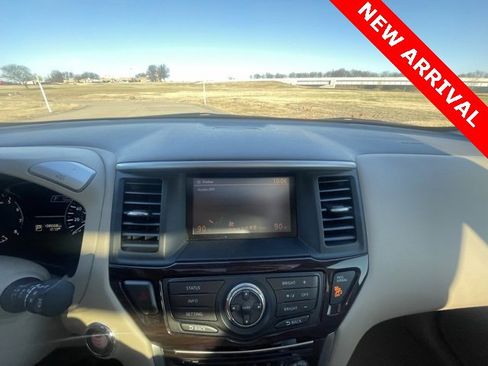 Used 2013 Nissan Pathfinder SL w/ SL Premium Pkg image 13