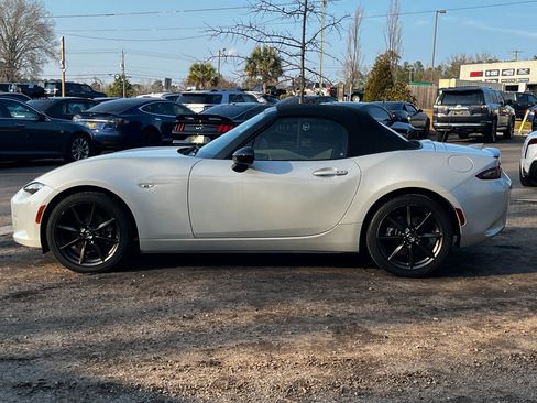 Used 2017 MAZDA MX-5 Miata Club image 4