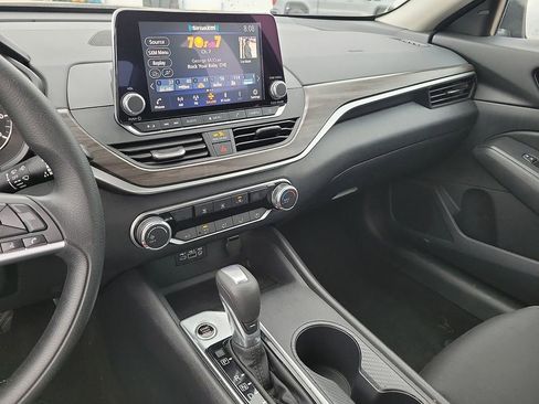 Used 2025 Nissan Altima 2.5 SV image 20
