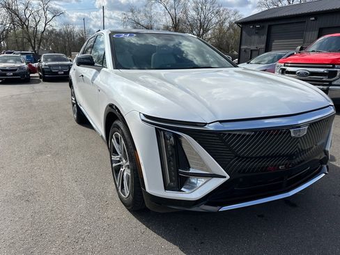 Used 2024 Cadillac Lyriq Luxury w/ LPO, Floor Liner Package image 7