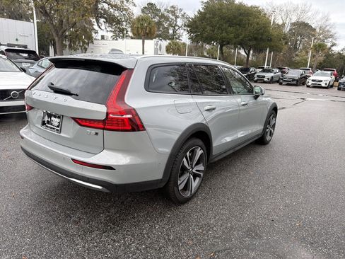 Certified 2025 Volvo V60 B5 Cross Country Plus image 10