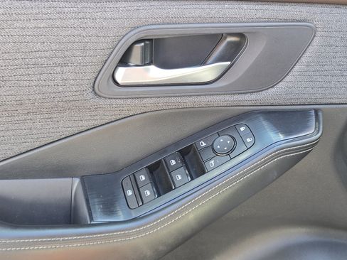 Used 2023 Nissan Rogue SV AWD/4WD image 32