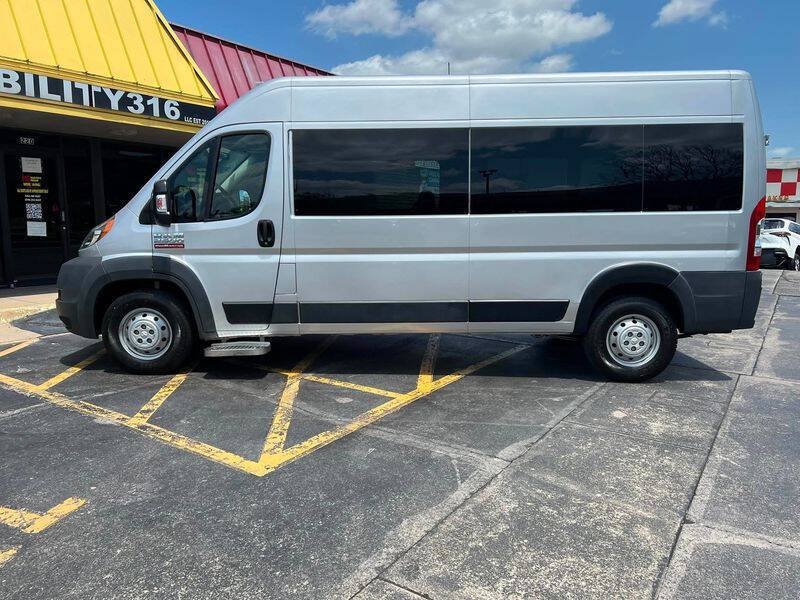 Used 2017 RAM ProMaster 2500 w/ Premium Appearance Group FWD image 4
