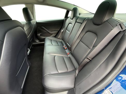 Used 2023 Tesla Model 3 Standard Range image 16