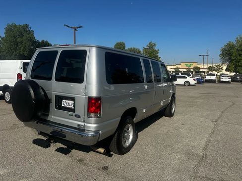 Used 2011 Ford E-350 and Econoline 350 XLT image 6