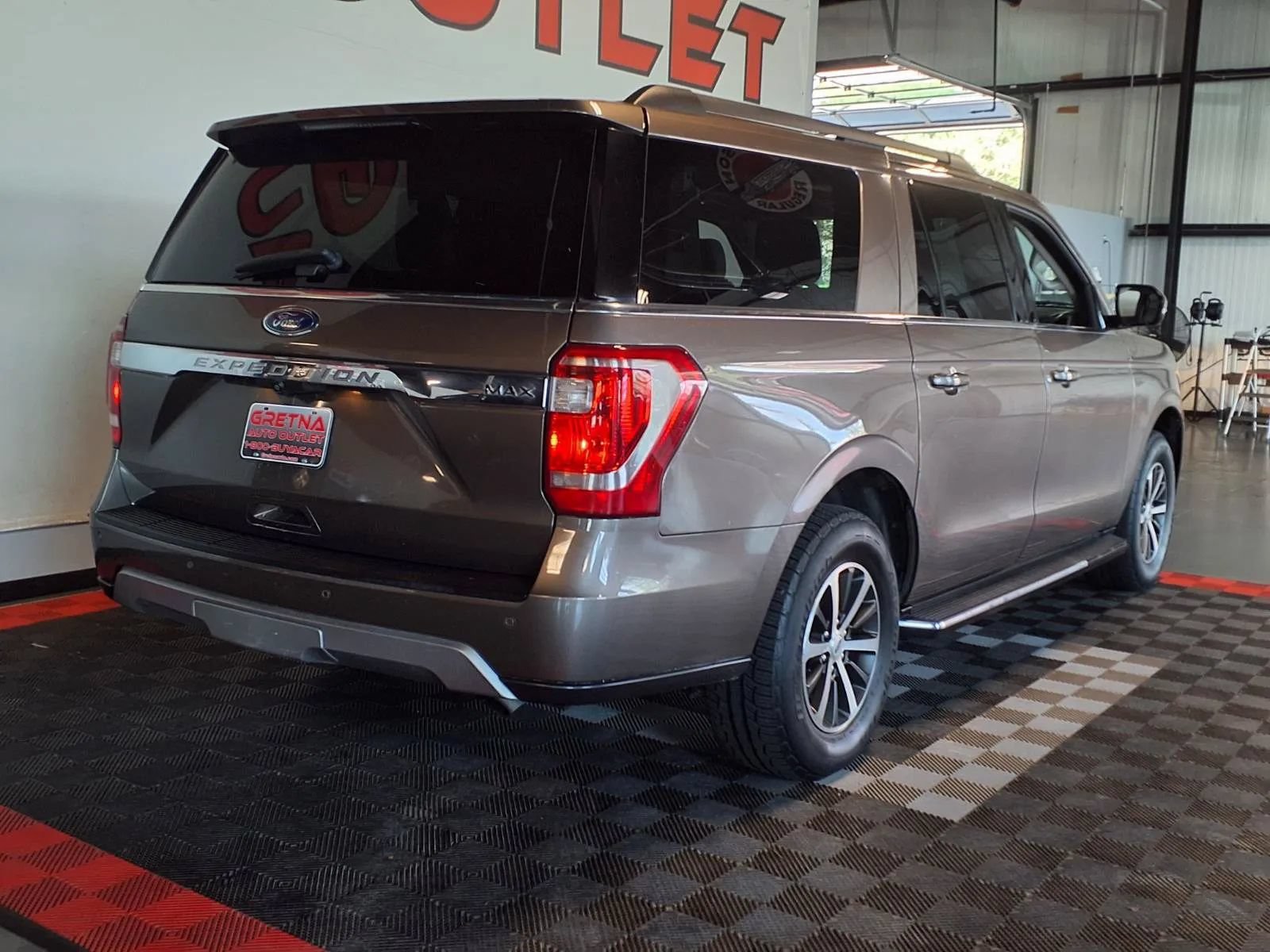 Used 2019 Ford Expedition Max XLT w/ Equipment Group 202A AWD/4WD image 9