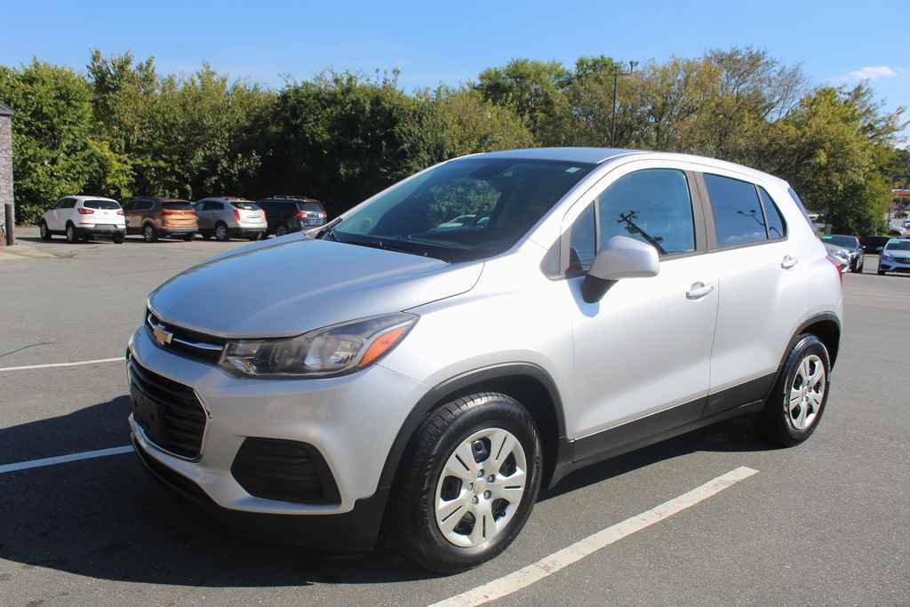 Used 2018 Chevrolet Trax LS FWD image 1