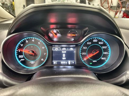 Used 2018 Chevrolet Cruze LT w/ Convenience Package image 18