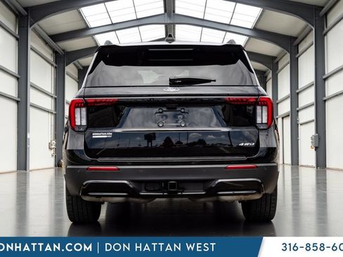Used 2025 Ford Explorer ST-Line w/ ST-Line Street Pack AWD/4WD image 23