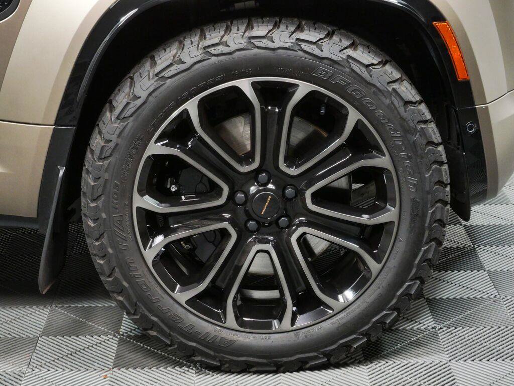 Used 2026 Land Rover Defender 110 OCTA AWD/4WD image 38
