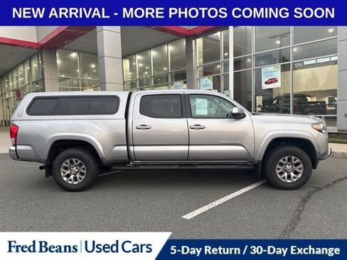 Used 2016 Toyota Tacoma SR5 w/ SR5 Appearance Package (SN) AWD/4WD image 2