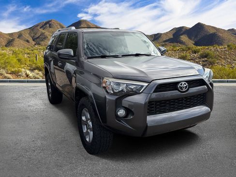 Used 2018 Toyota 4Runner SR5 AWD/4WD image 3