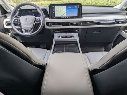 New 2026 Lincoln Aviator AWD w/ Jet Appearance Package image 13