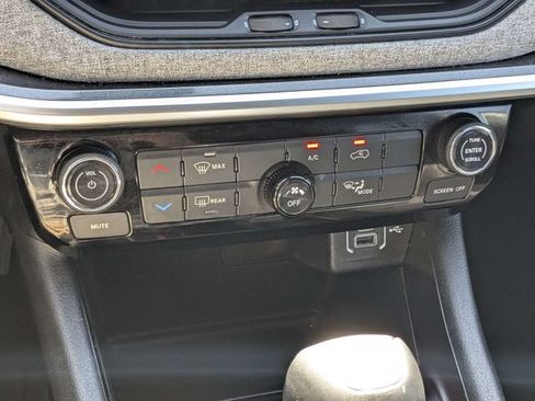 Certified 2024 Jeep Compass Latitude AWD/4WD image 21