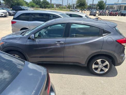 Used 2019 Honda HR-V LX image 2
