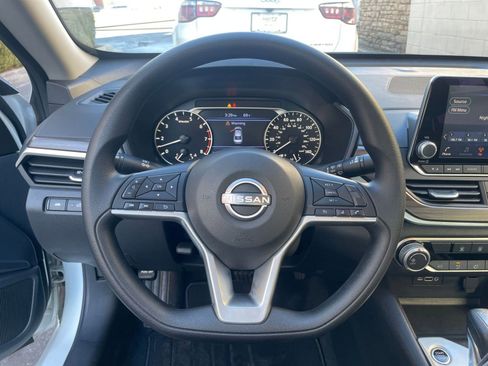 Used 2025 Nissan Altima 2.5 SV image 28
