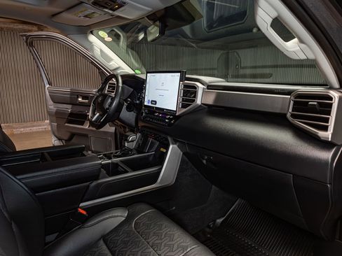 Used 2024 Toyota Tundra Limited AWD/4WD image 14