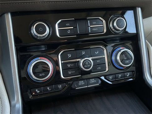 Used 2023 GMC Yukon XL Denali image 21