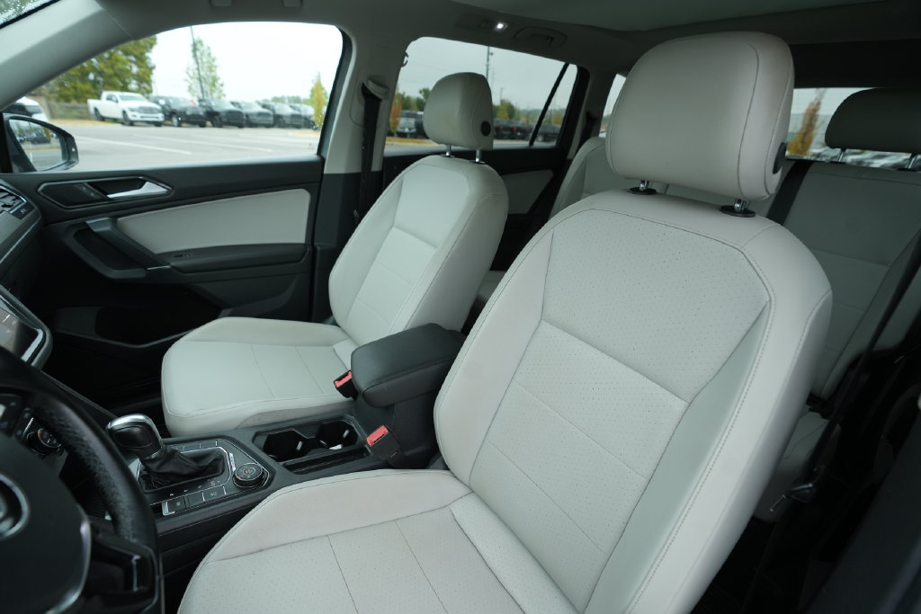 Used 2018 Volkswagen Tiguan SE w/ Panoramic Sunroof Package AWD/4WD image 41