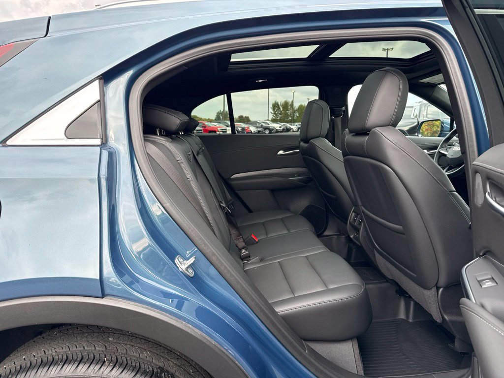 Used 2025 Cadillac XT4 Premium Luxury AWD/4WD image 13