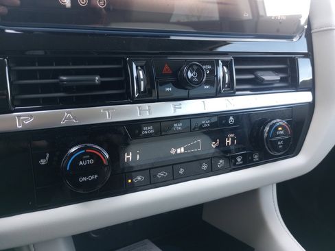 New 2026 Nissan Pathfinder SL image 17