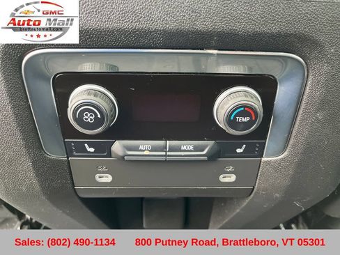 Used 2023 Chevrolet Tahoe Z71 w/ Luxury Package AWD/4WD image 33