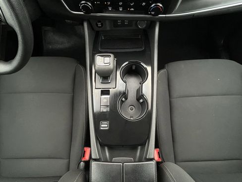 Used 2024 Nissan Rogue S image 19