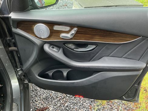 Used 2019 Mercedes-Benz GLC 300 4MATIC image 22